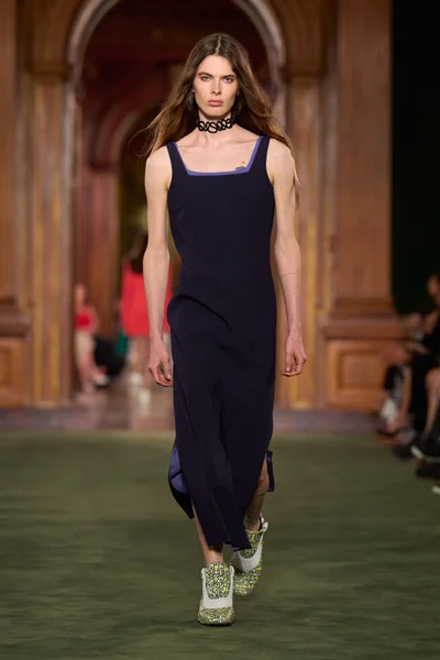 Look 25